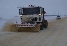В Пителинском округе чистят дороги от снега